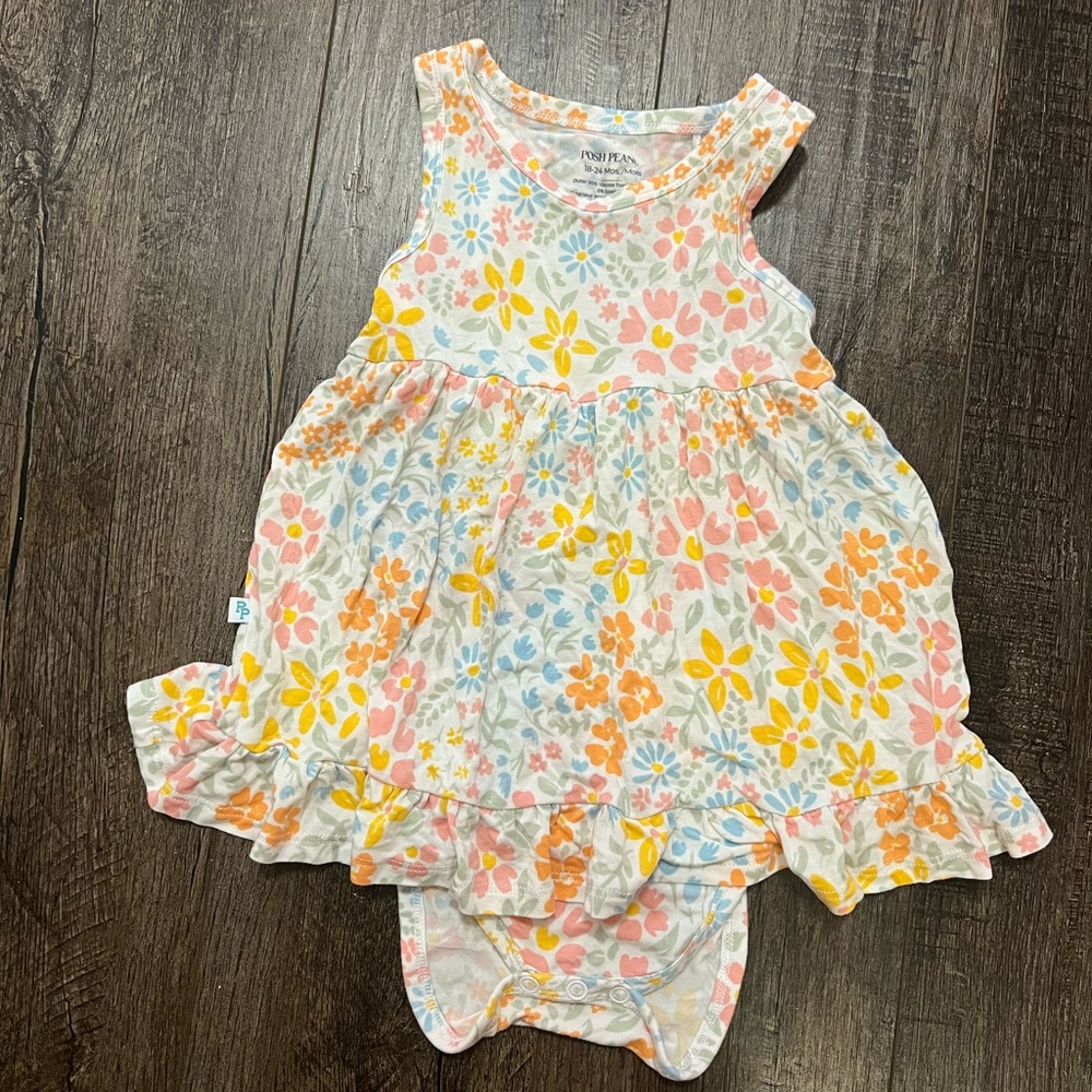 Posh Peanut flower 18-24m flower dress
Worn once